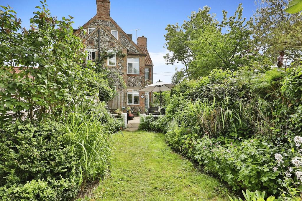 4 bedroom character property for sale in Newton Road, Castle Acre, King