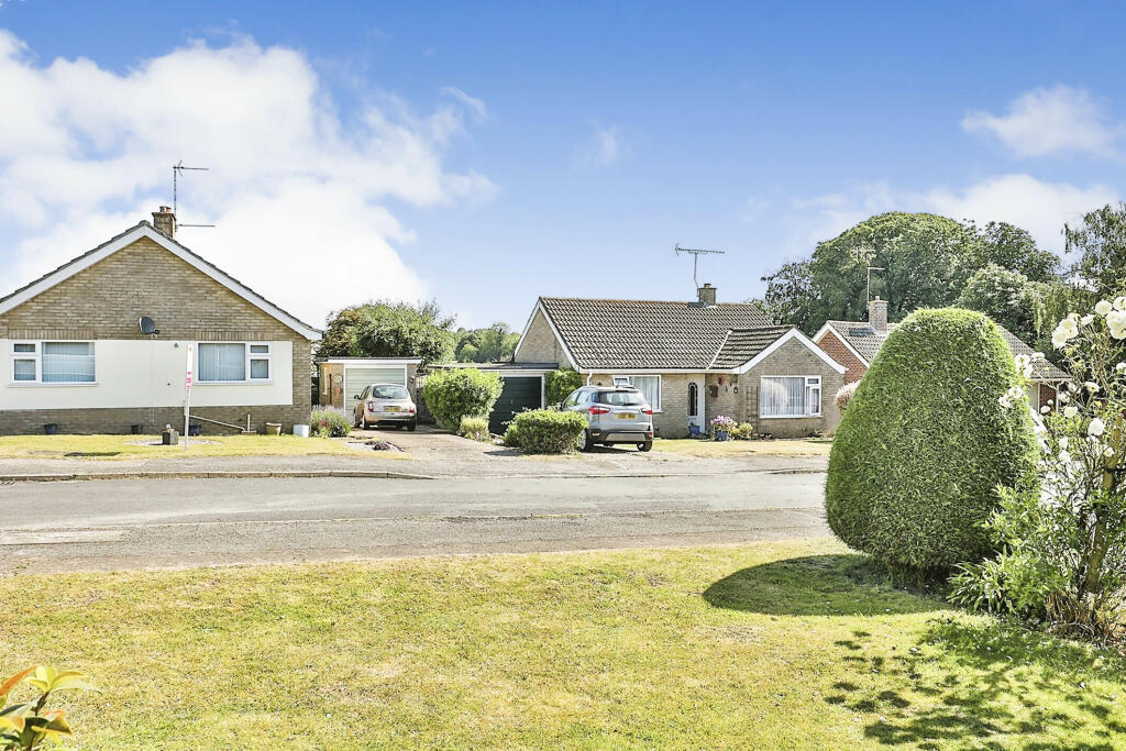 2 bedroom detached bungalow for sale in Hillside, Swaffham, PE37