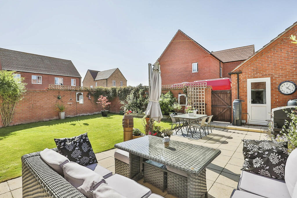 4 bedroom detached house for sale in Pollywiggle Drive, Swaffham, PE37