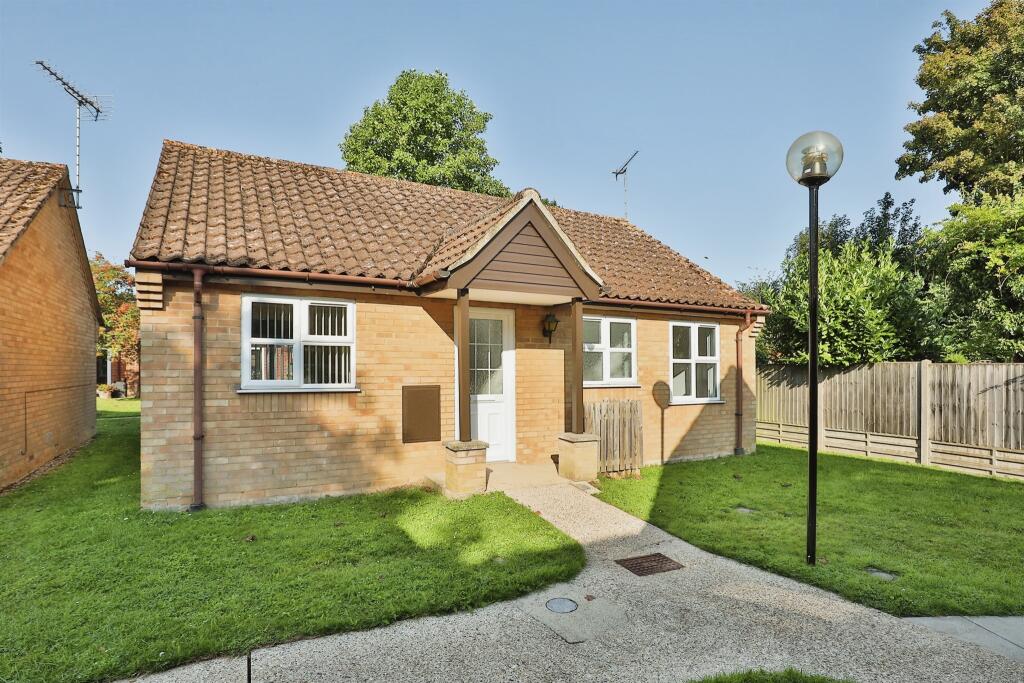 2 bedroom detached bungalow for sale in Northwell Place, Swaffham, PE37