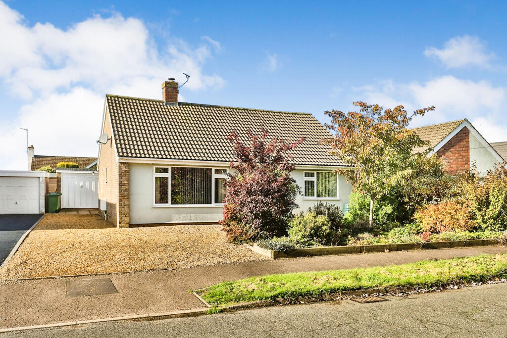 2 bedroom detached bungalow for sale in Southlands, Swaffham, PE37
