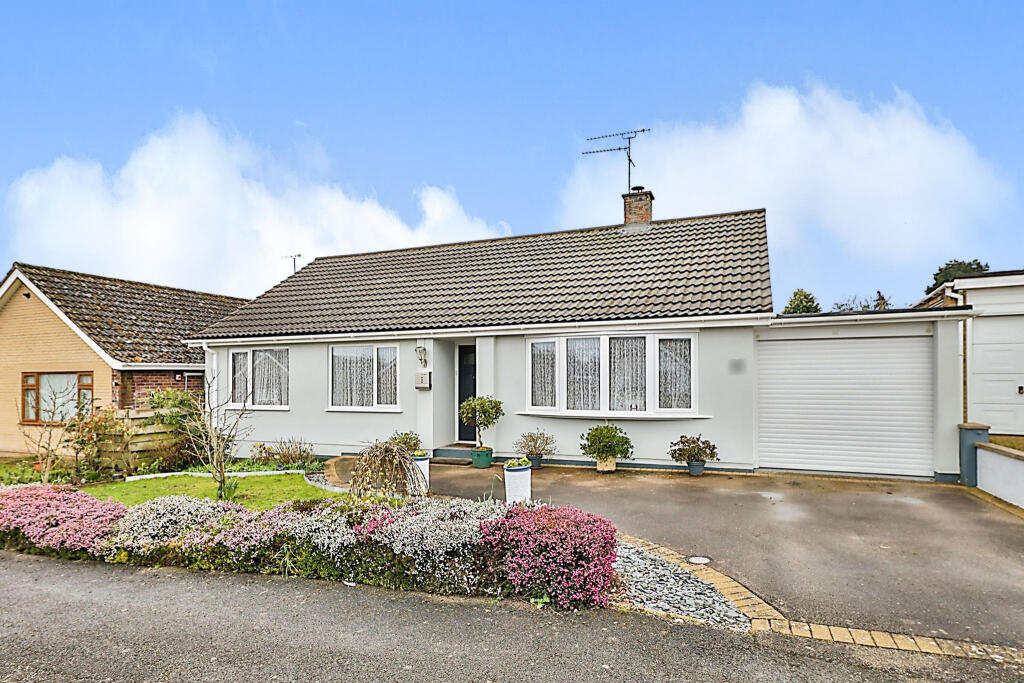 3 bedroom detached bungalow for sale in Hillside, Swaffham, PE37