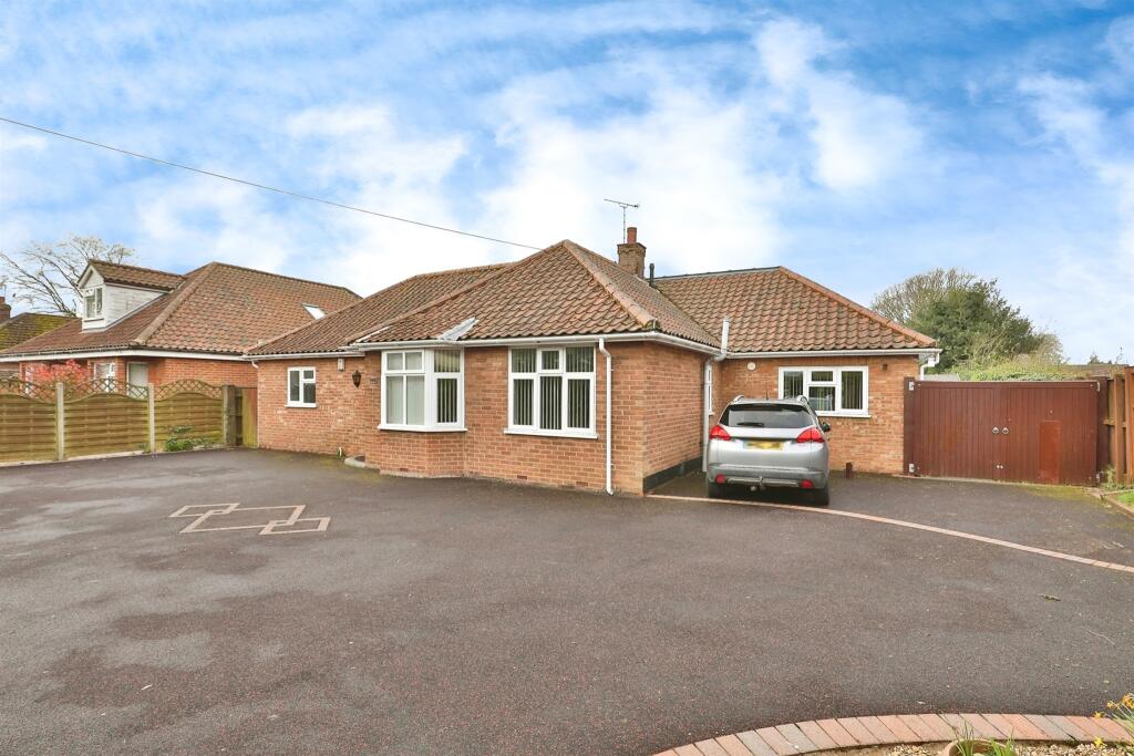 3 bedroom detached bungalow for sale in Theatre Street, Swaffham, PE37