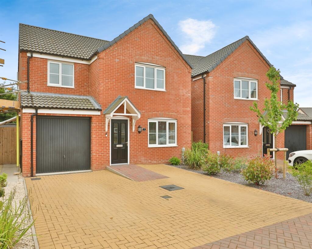 4 bedroom detached house