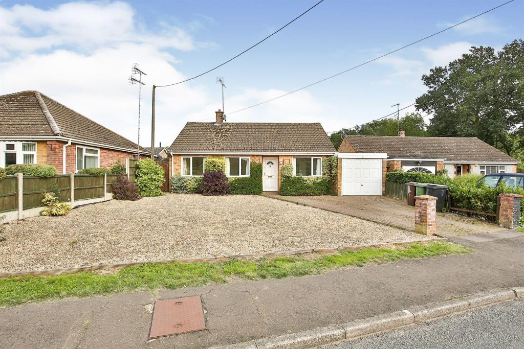 2 bedroom detached bungalow for sale in Chantry Lane, Necton, Swaffham