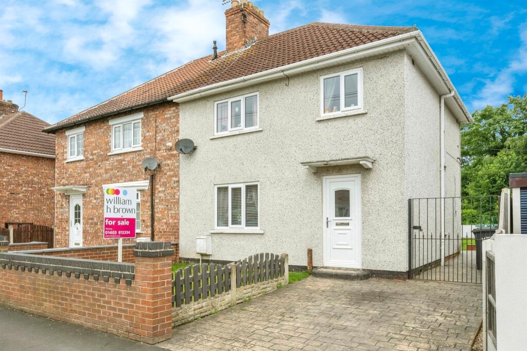 3 bedroom semidetached house for sale in Micklethwaite Road, Moorends