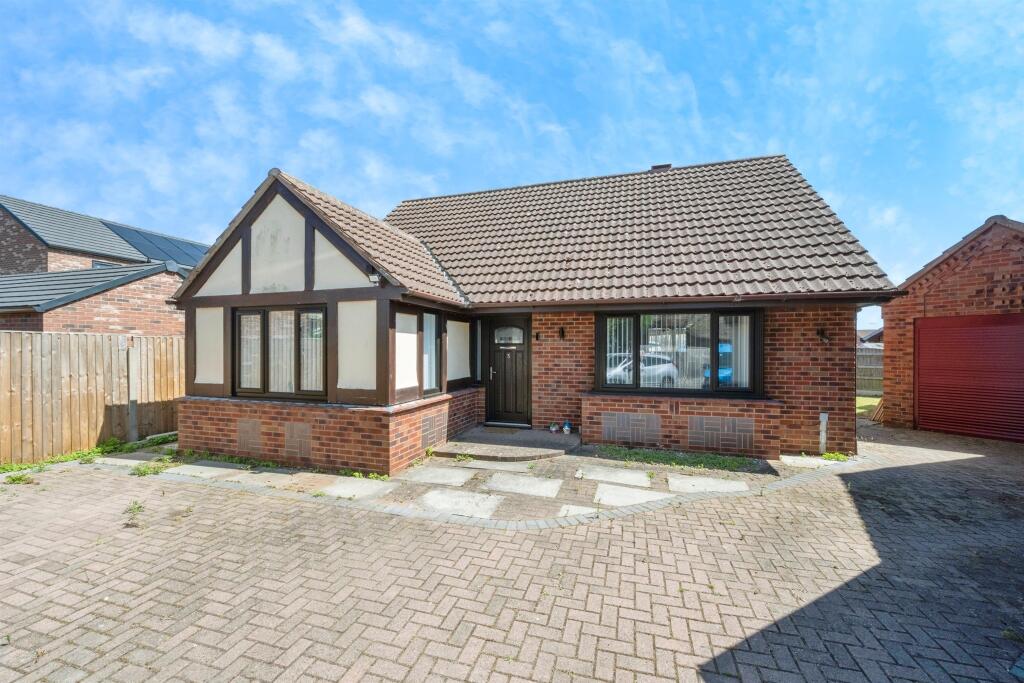 Main image of property: South End, Thorne, Doncaster
