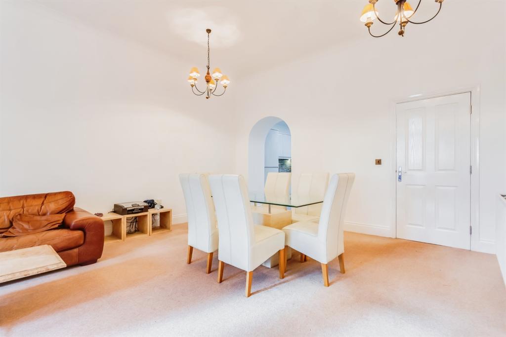 3 bedroom apartment for sale in Walton Lane, WAKEFIELD, WF2