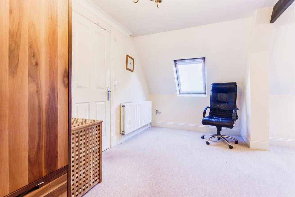 3 bedroom apartment for sale in Walton Lane, WAKEFIELD, WF2