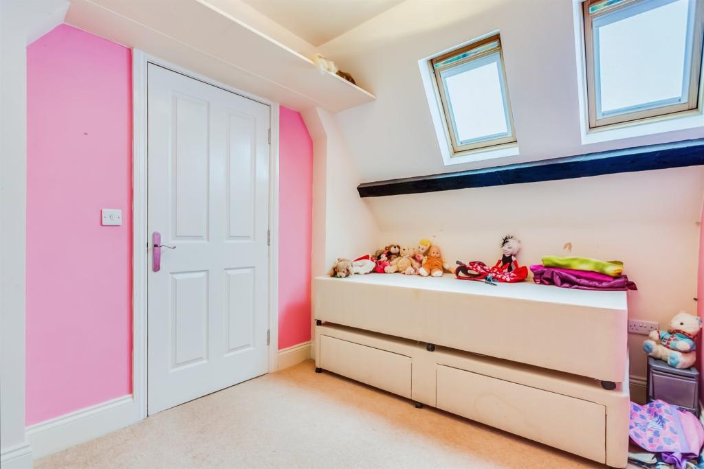 3 bedroom apartment for sale in Walton Lane, WAKEFIELD, WF2