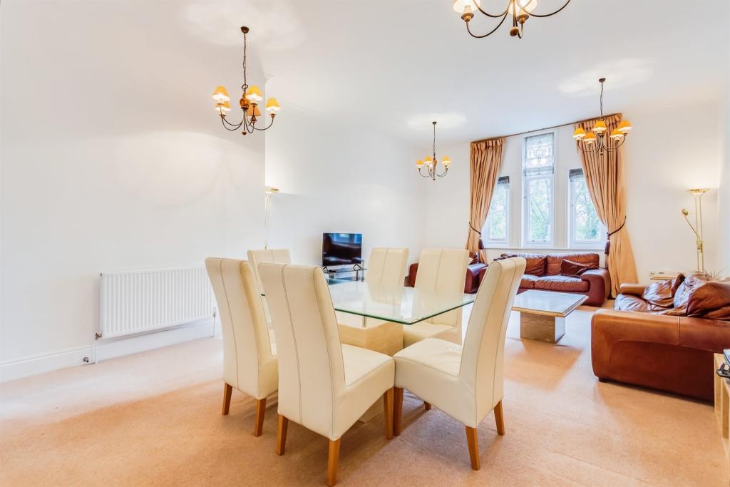 3 bedroom apartment for sale in Walton Lane, WAKEFIELD, WF2