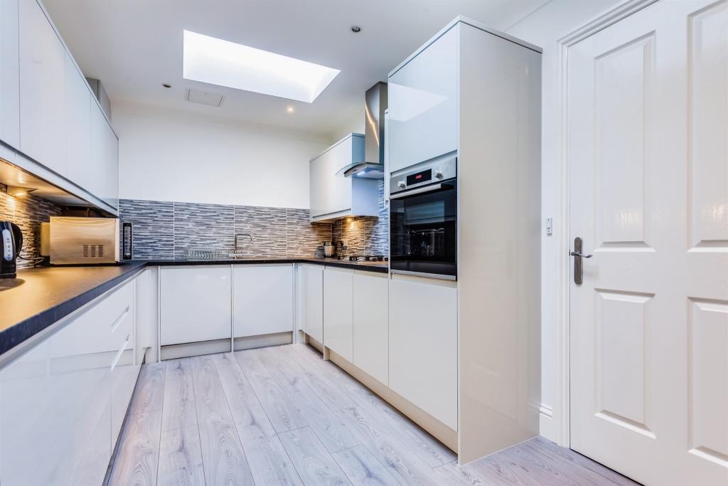 3 bedroom apartment for sale in Walton Lane, WAKEFIELD, WF2