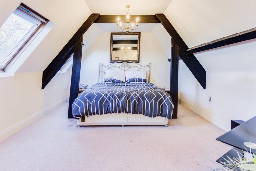 3 bedroom apartment for sale in Walton Lane, WAKEFIELD, WF2