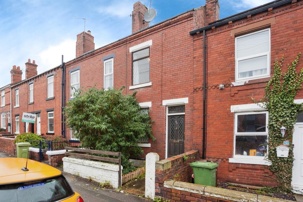 3 bedroom terraced house for sale in Lincoln Street, WAKEFIELD, WF2
