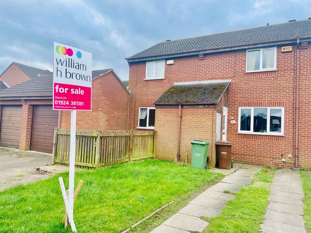 2 bedroom town house for sale in Cross Lane, Wakefield, WF2