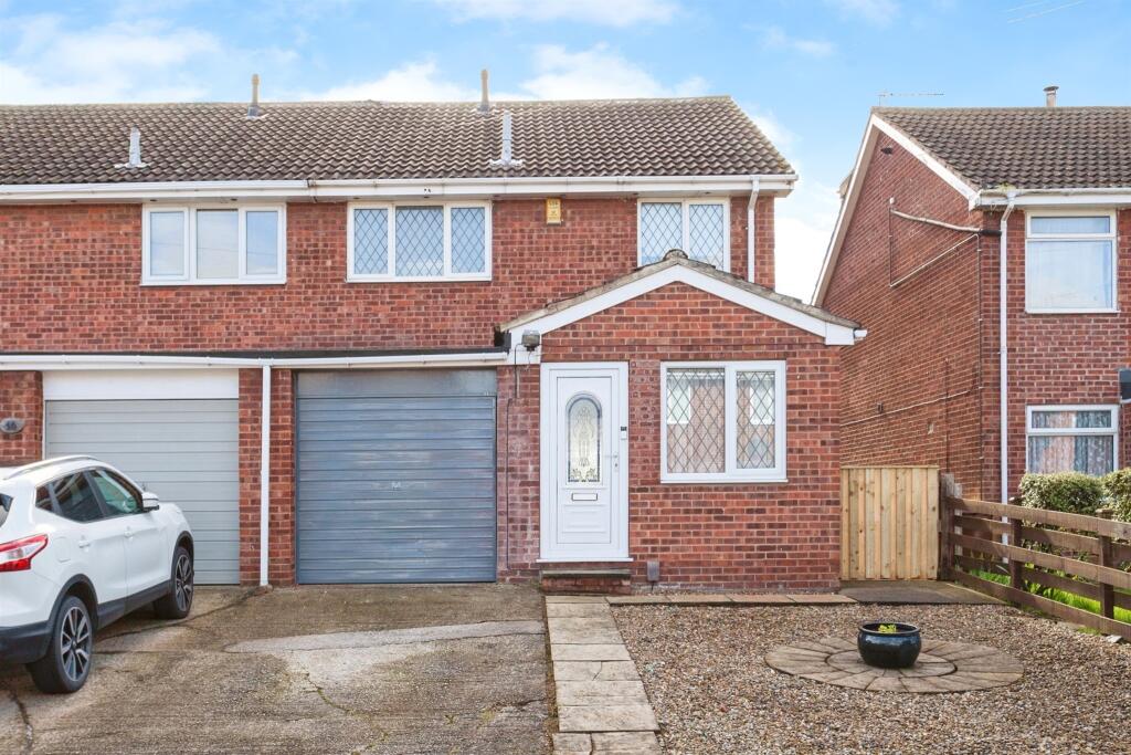 4 bedroom semidetached house for sale in Durkar Fields, Durkar