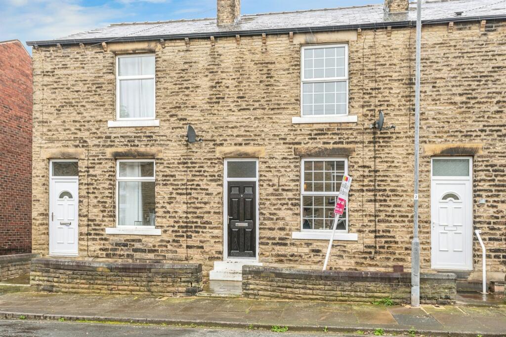 2 bedroom terraced house for sale in Broomcroft Road, Ossett, WF5