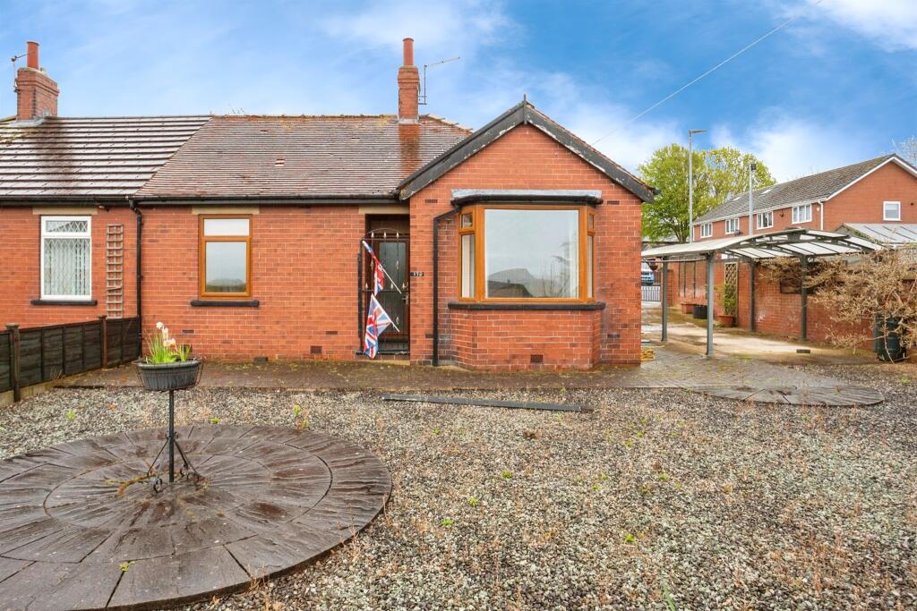 2 bedroom semidetached bungalow for sale in Station Road, Ryhill
