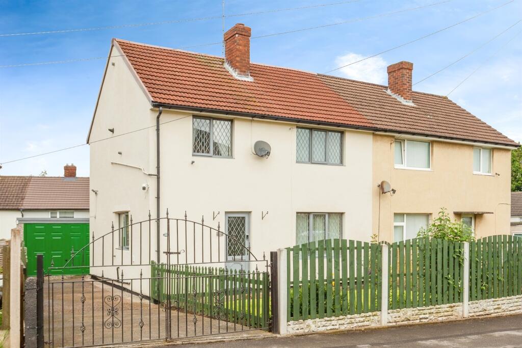 3 bedroom semidetached house for sale in Hillcrest, Havercroft