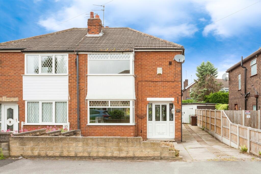 3 bedroom semidetached house for sale in Kingsley Avenue, Outwood