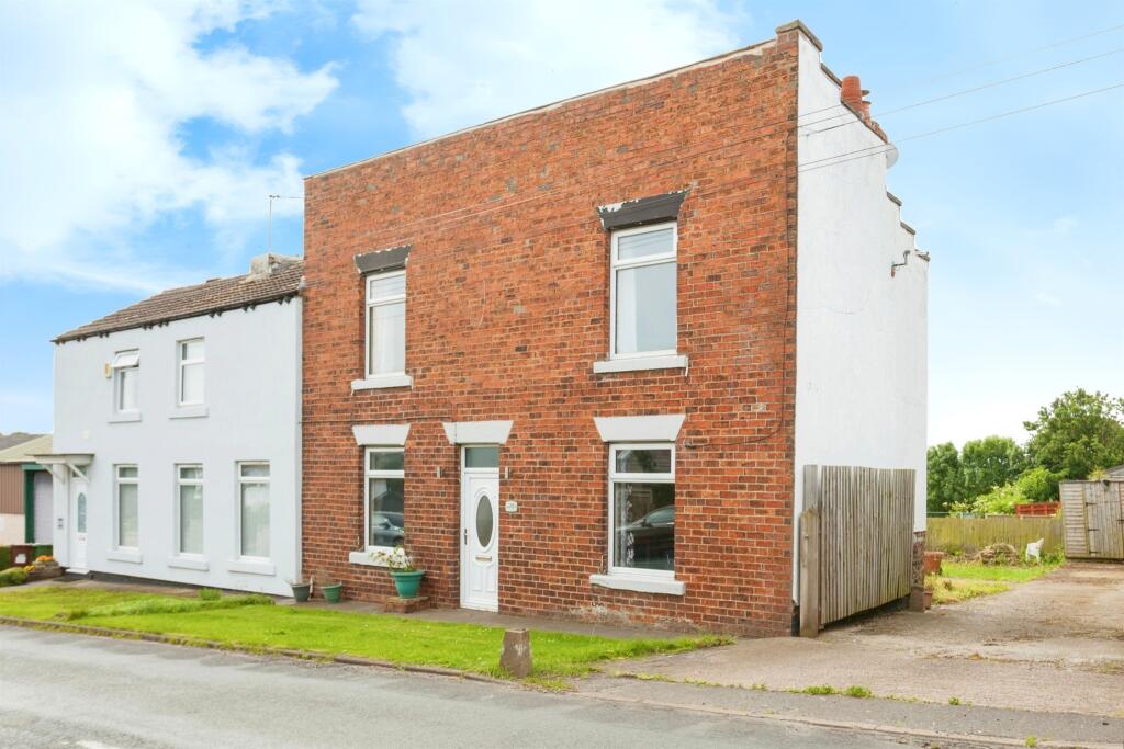 2 bedroom semidetached house for sale in Brandy Carr Road, Kirkhamgate