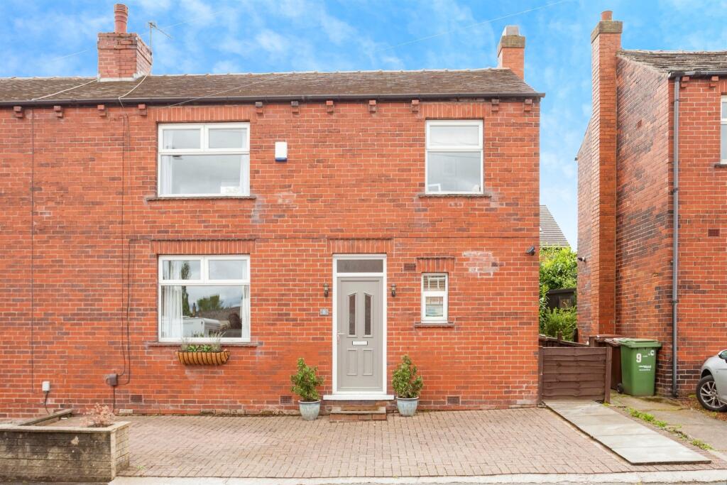 2 bedroom semidetached house for sale in Field Lane, Ossett, WF5