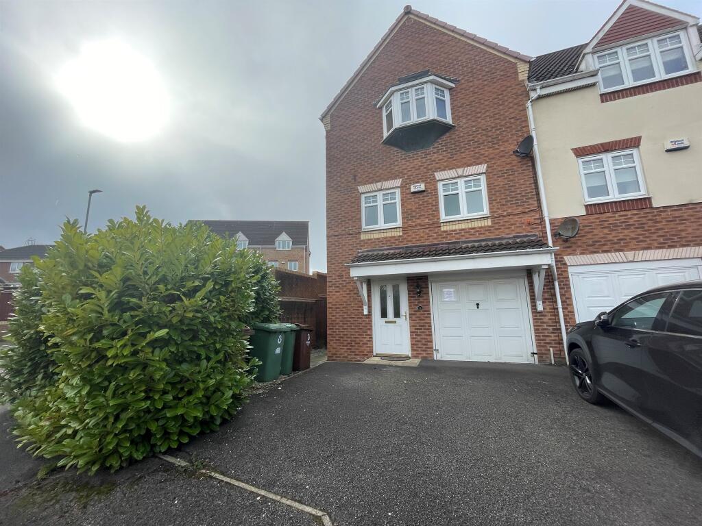 Main image of property: Sandpiper Mews, Calder Grove, Wakefield