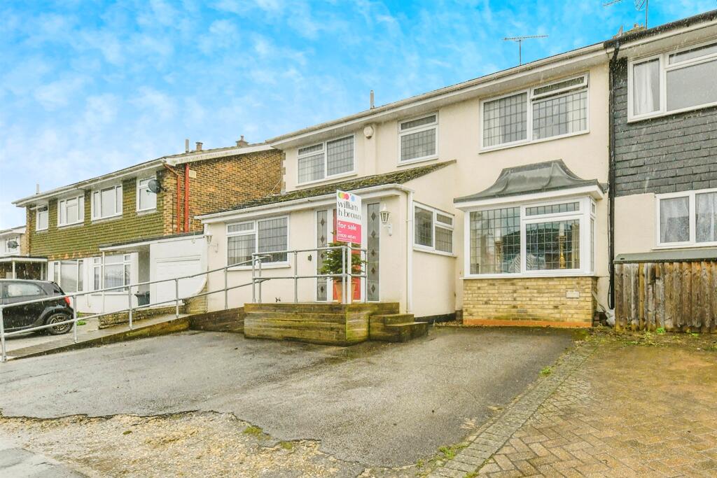 5 bedroom semidetached house for sale in Monks Walk, Buntingford, SG9