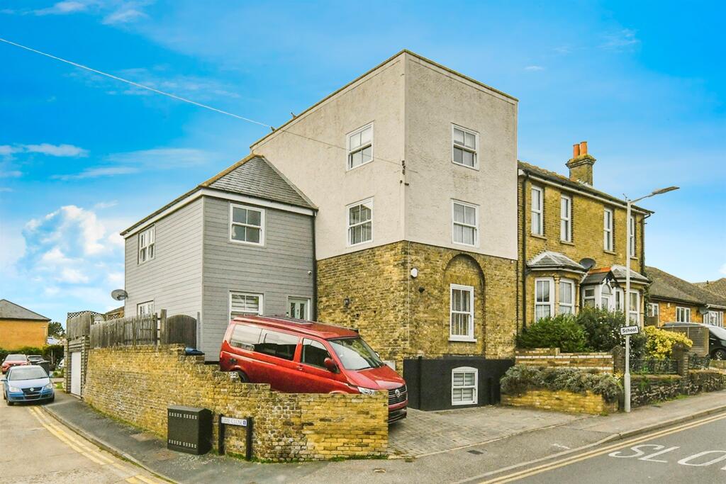 4 bedroom detached house for sale in Musley Hill, Ware, SG12