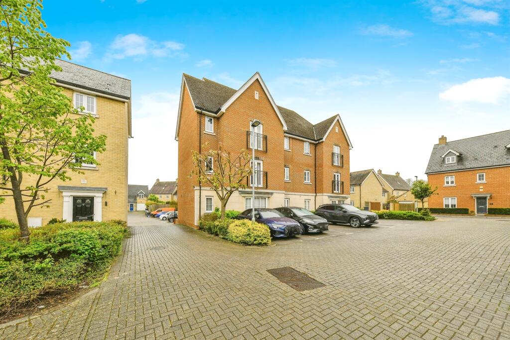 2 bedroom apartment for sale in Sanville Gardens, Stanstead Abbotts