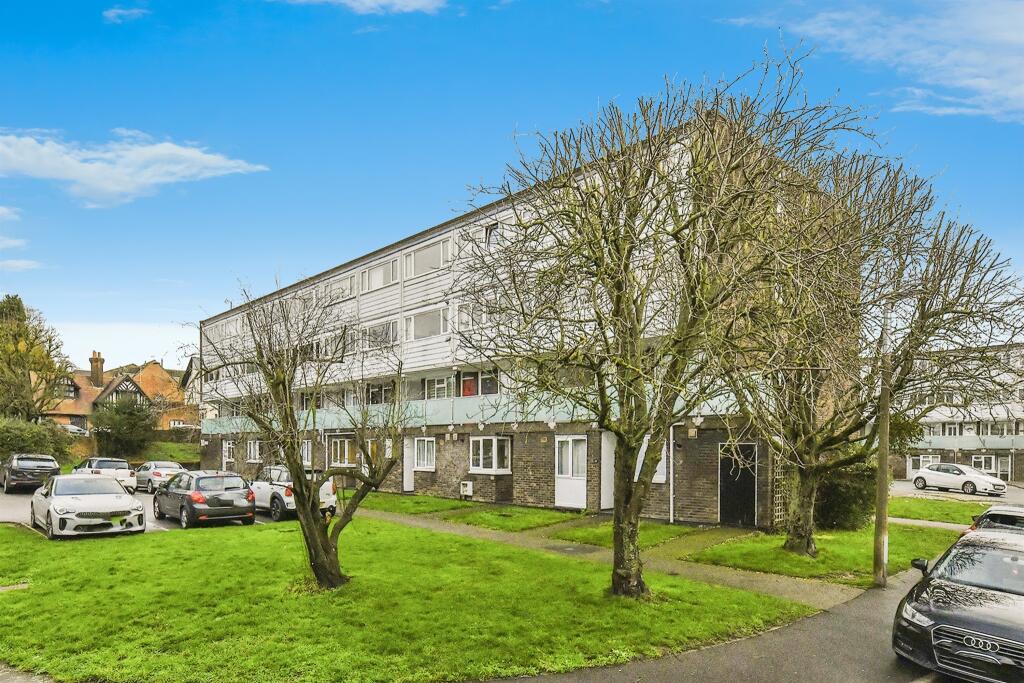 2 bedroom for sale in Crib Street, Ware, SG12