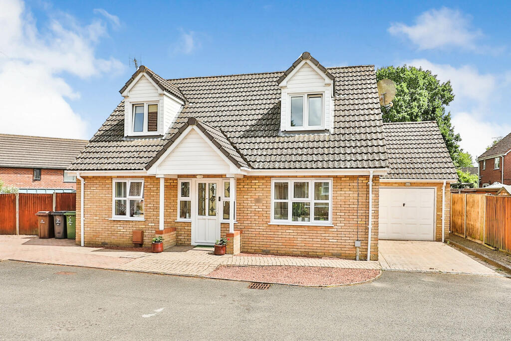 3 bedroom bungalow for sale in Bluebell Close, Watton, Thetford, IP25