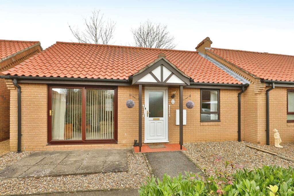 2 bedroom semidetached bungalow for sale in Donald Moore Gardens