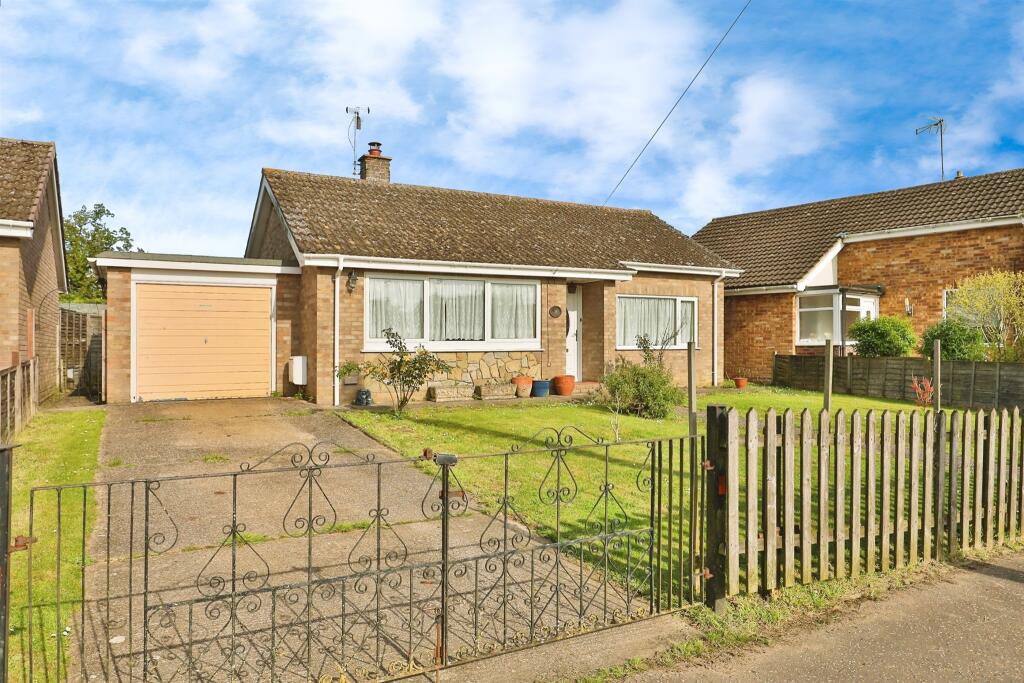 2 bedroom detached bungalow for sale in Wayland Avenue, Watton