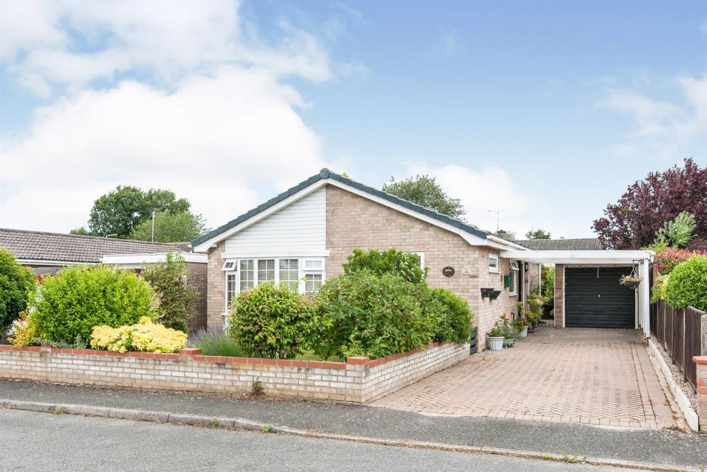 2 bedroom detached bungalow for sale in Priory Road, Watton, Thetford, IP25