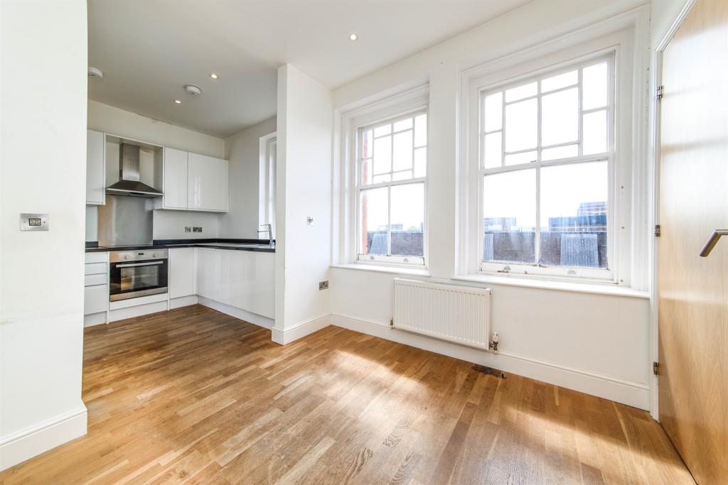 2 bedroom flat for sale in Midland Road, Wellingborough, NN8