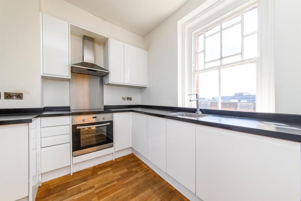 2 bedroom flat for sale in Midland Road, Wellingborough, NN8