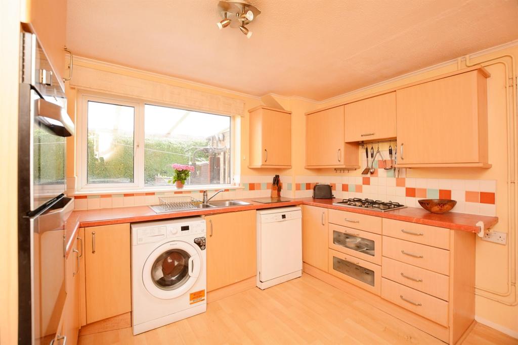 4 bedroom detached house for sale in Westminster Road, Wellingborough, NN8