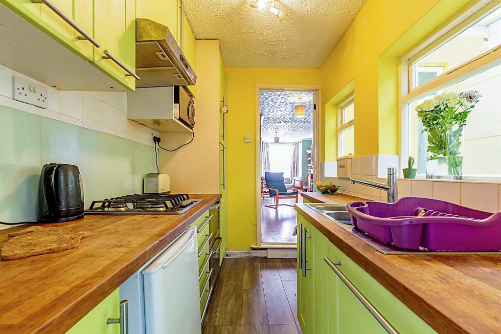 2 bedroom terraced house for sale in Wellingborough Road, Irthlingborough, Wellingborough, NN9