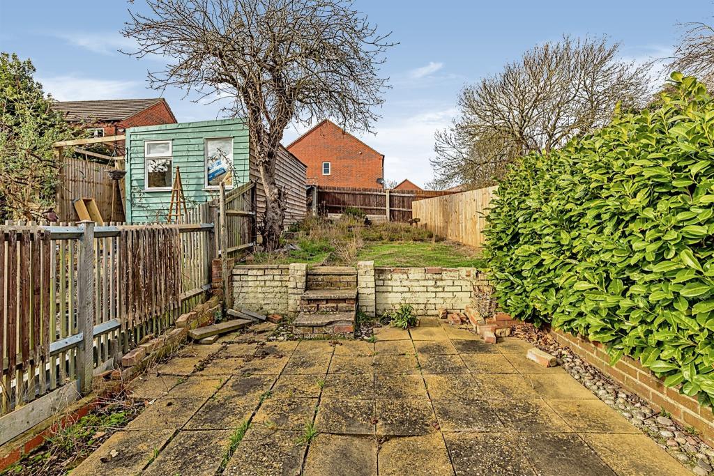 2 bedroom terraced house for sale in Wellingborough Road