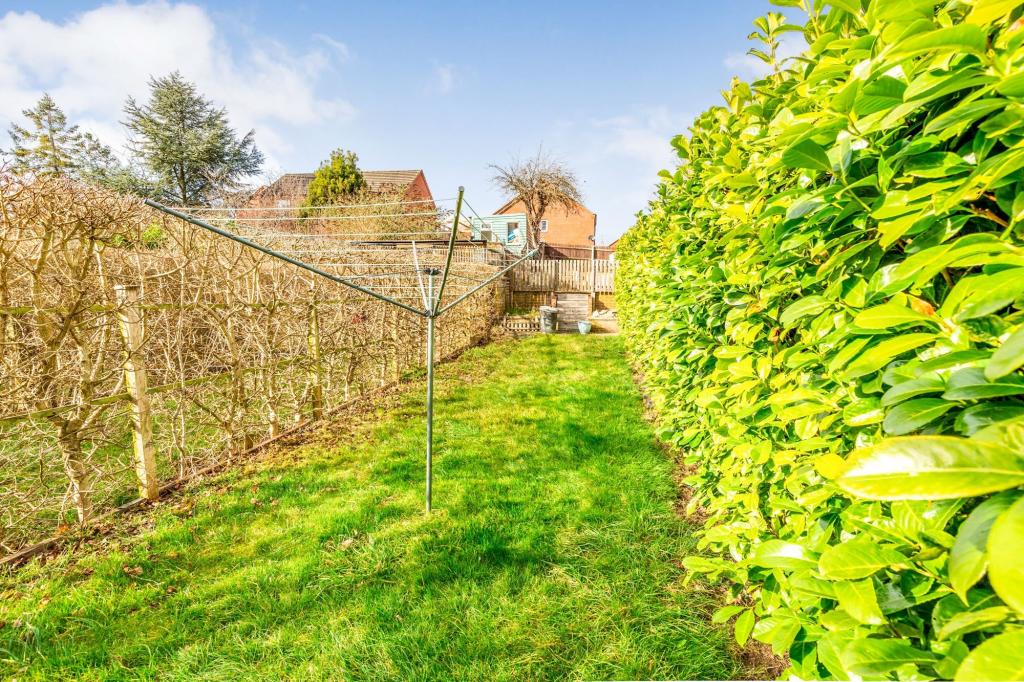 2 bedroom terraced house for sale in Wellingborough Road