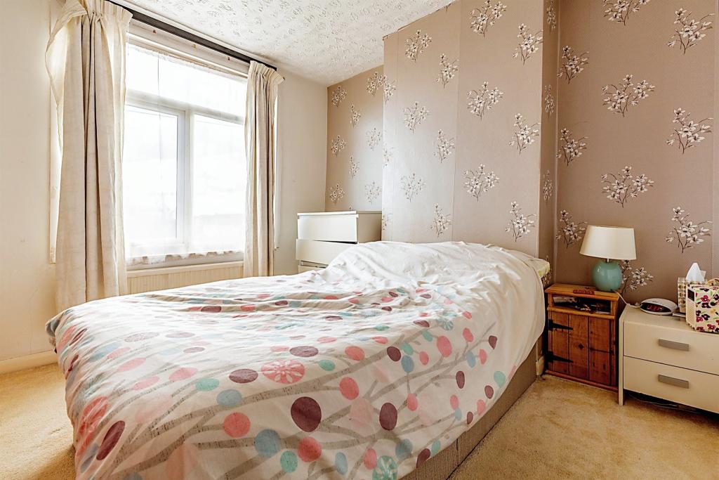 2 bedroom terraced house for sale in Wellingborough Road, Irthlingborough, Wellingborough, NN9