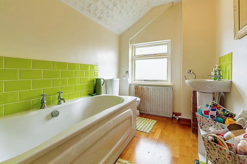 2 bedroom terraced house for sale in Wellingborough Road, Irthlingborough, Wellingborough, NN9