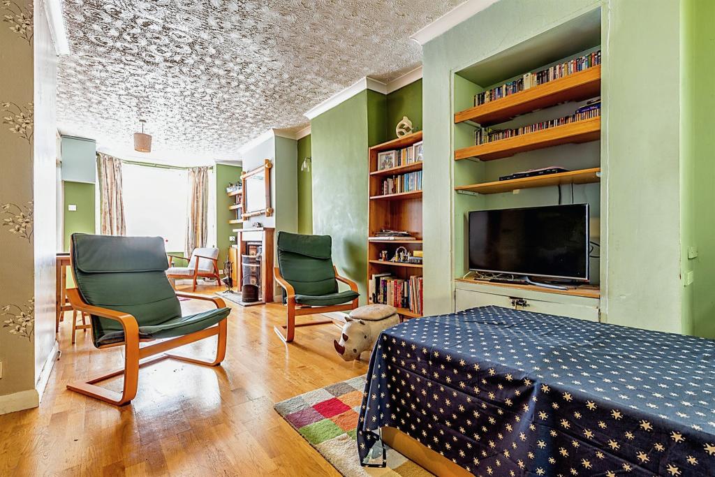 2 bedroom terraced house for sale in Wellingborough Road, Irthlingborough, Wellingborough, NN9