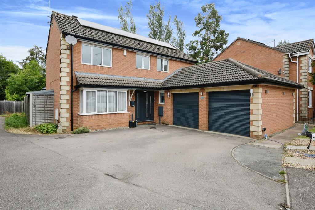 4 bedroom detached house for sale in Ashton Grove, Wellingborough, NN8