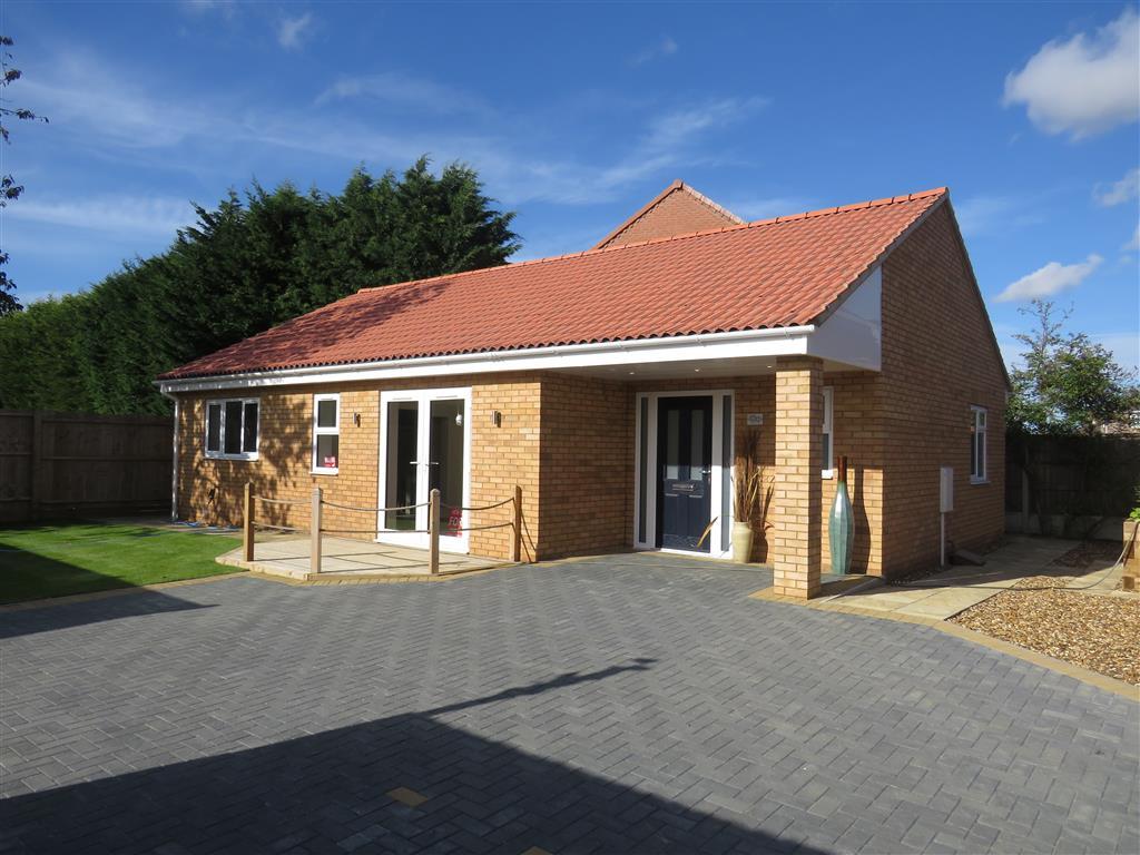 3 bedroom detached bungalow for sale in Millers Close, Finedon