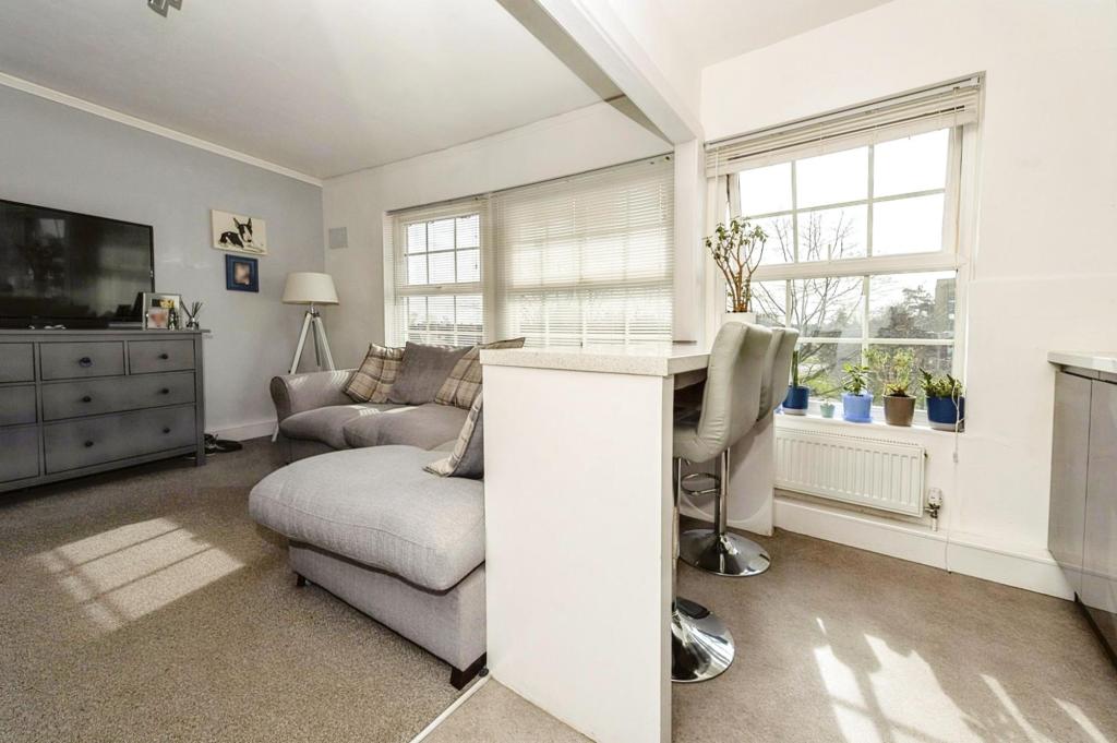 Additional property image - Cole Green Lane, Welwyn Garden City