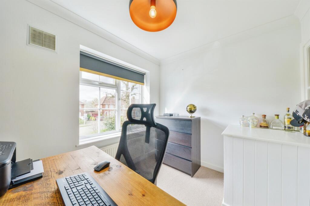 Additional property image - Woodhall Lane, WELWYN GARDEN CITY