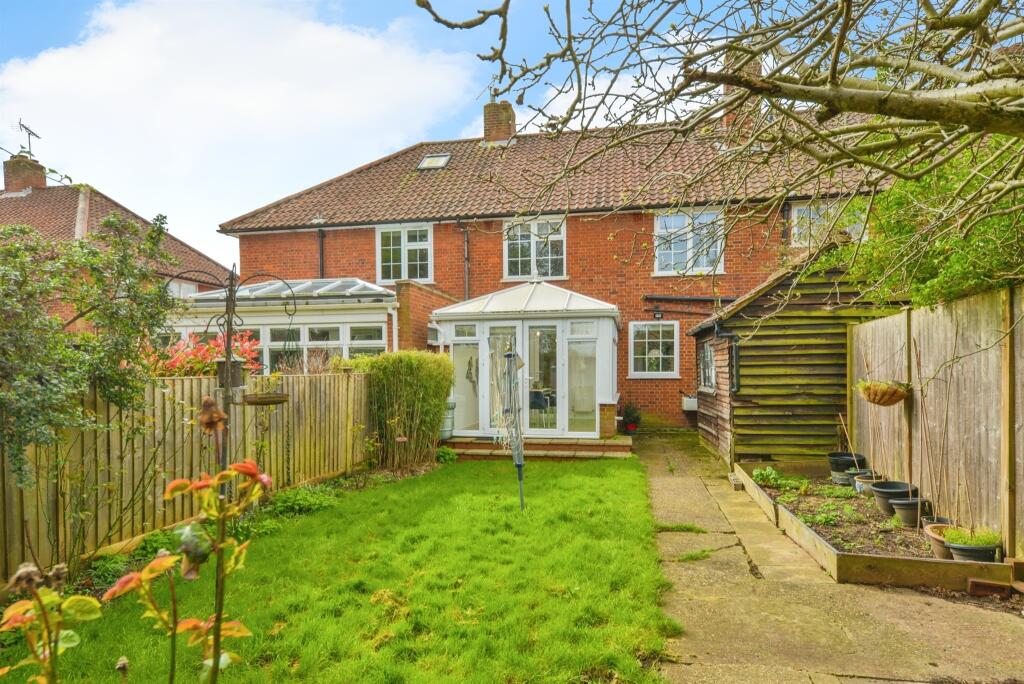 Additional property image - Woodhall Lane, WELWYN GARDEN CITY