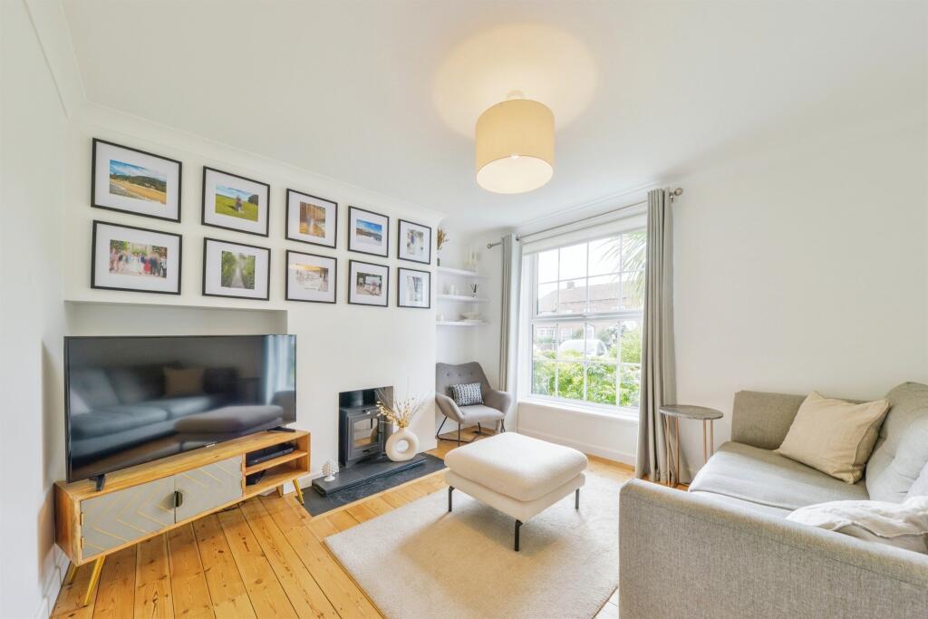 Additional property image - Woodhall Lane, WELWYN GARDEN CITY